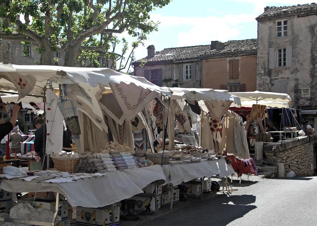 Cyprès du Paradis à Gordes Esterno foto